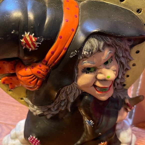 Vintage Halloween Witch Ceramic Mold - Hand Painted -Just Needs Some added light - Picture 2 of 16